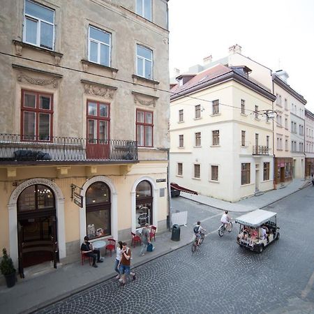 Apartment On Virmenska 3, With 2 Separate Bedrooms Lviv Dış mekan fotoğraf