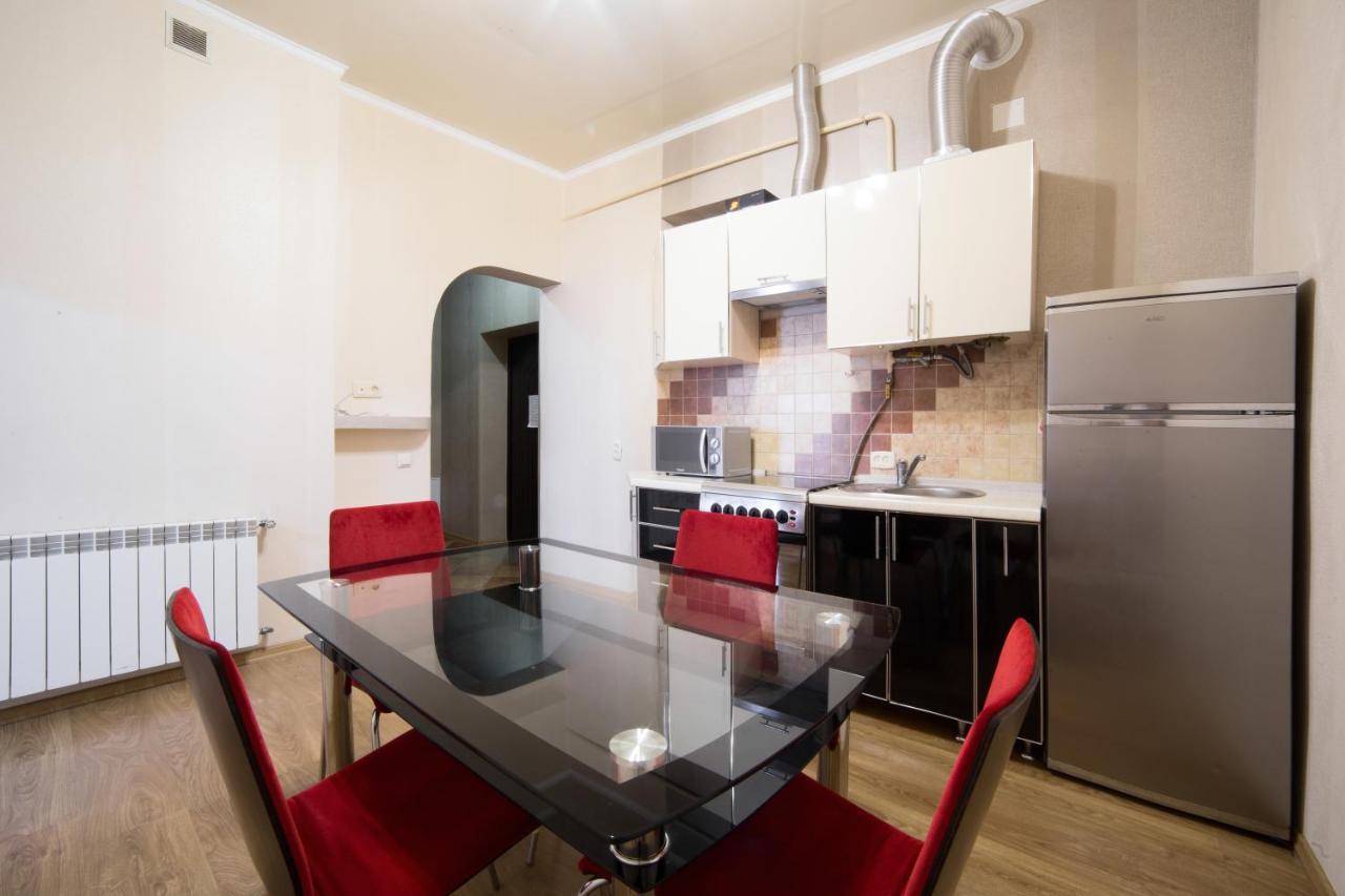 Apartment On Virmenska 3, With 2 Separate Bedrooms Lviv Dış mekan fotoğraf