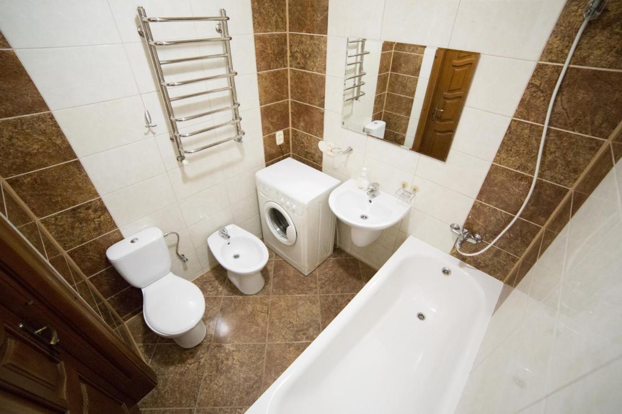 Apartment On Virmenska 3, With 2 Separate Bedrooms Lviv Dış mekan fotoğraf