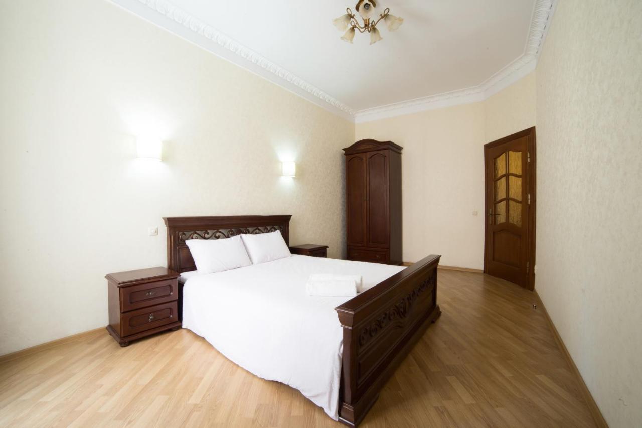 Apartment On Virmenska 3, With 2 Separate Bedrooms Lviv Dış mekan fotoğraf