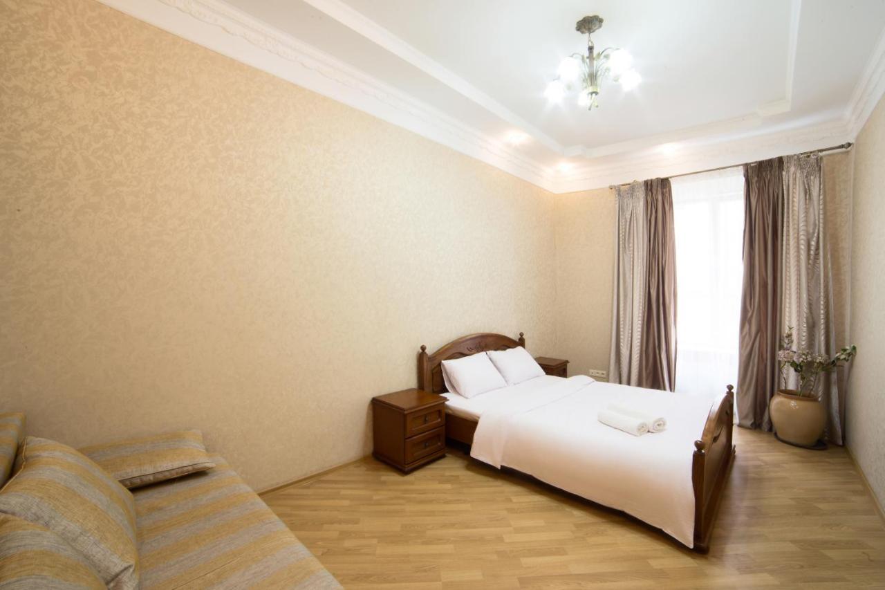 Apartment On Virmenska 3, With 2 Separate Bedrooms Lviv Dış mekan fotoğraf