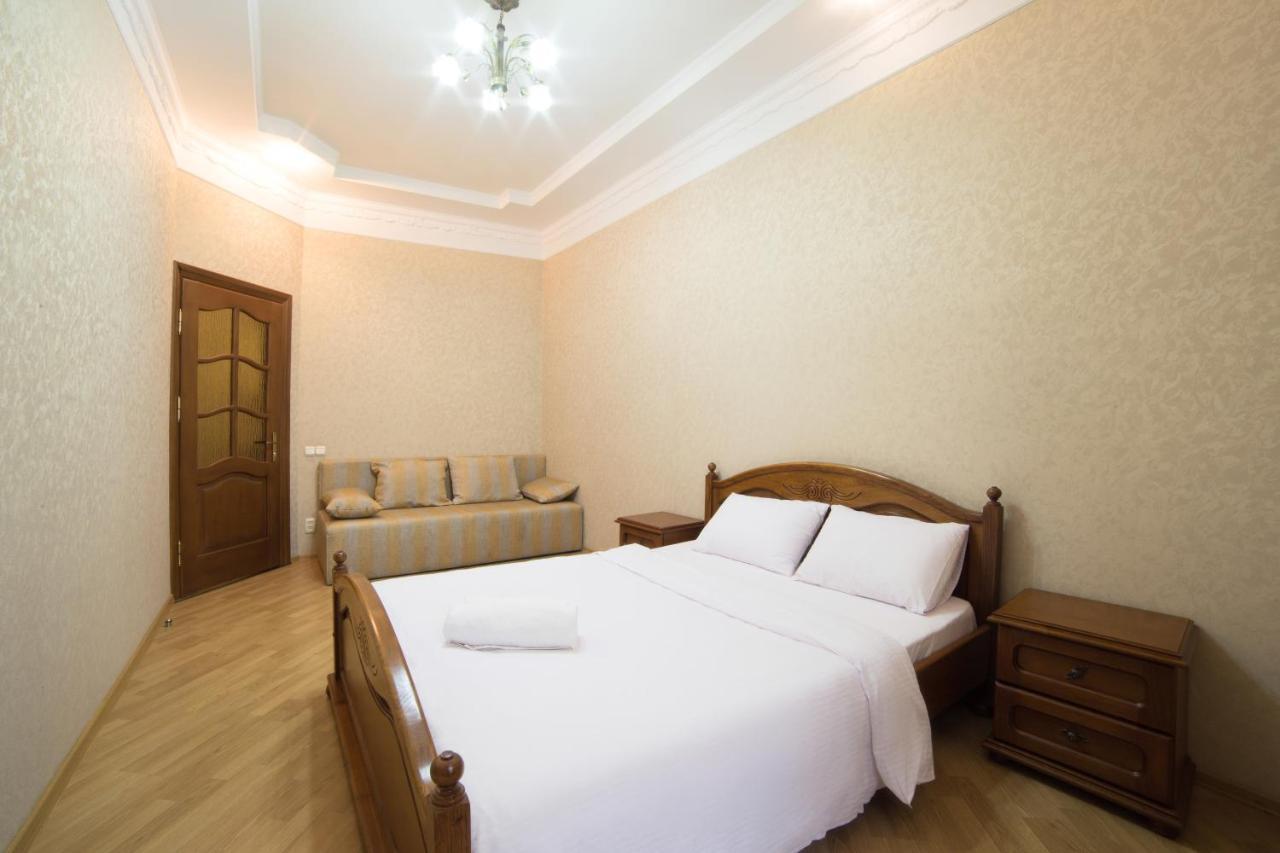 Apartment On Virmenska 3, With 2 Separate Bedrooms Lviv Dış mekan fotoğraf